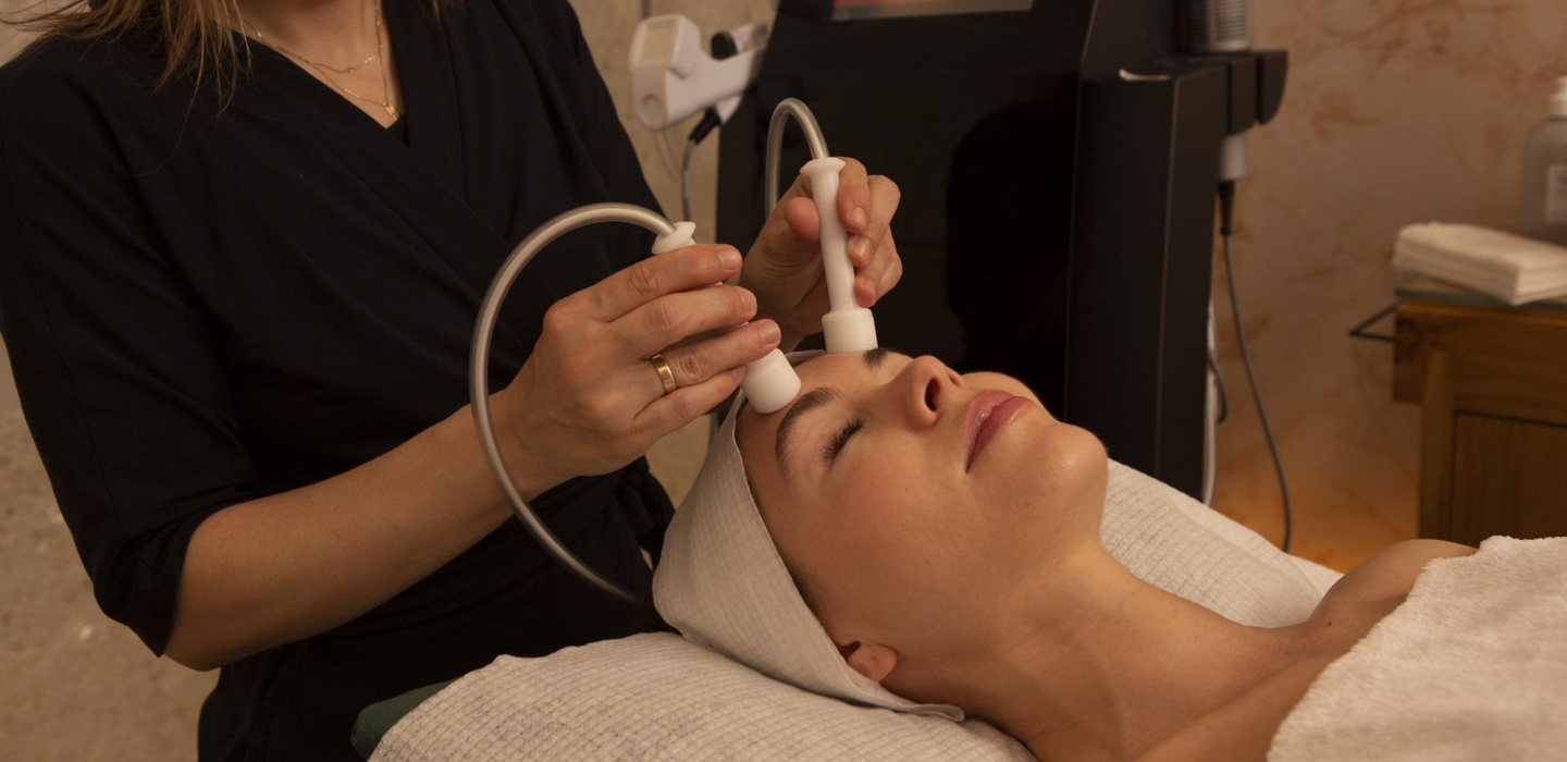 iS Fire + Ice Facial
