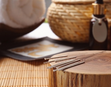 Acupuncture needles with chinese herbal oils
