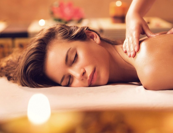 A lady having a massage in Cloud twelve notting hill, london